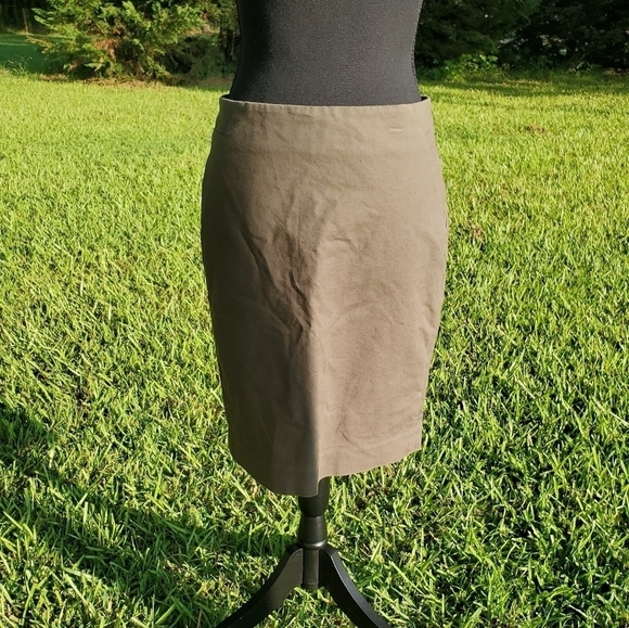 Olive green The Limited pencil skirt size 4 EUC - Picture 2 of 11